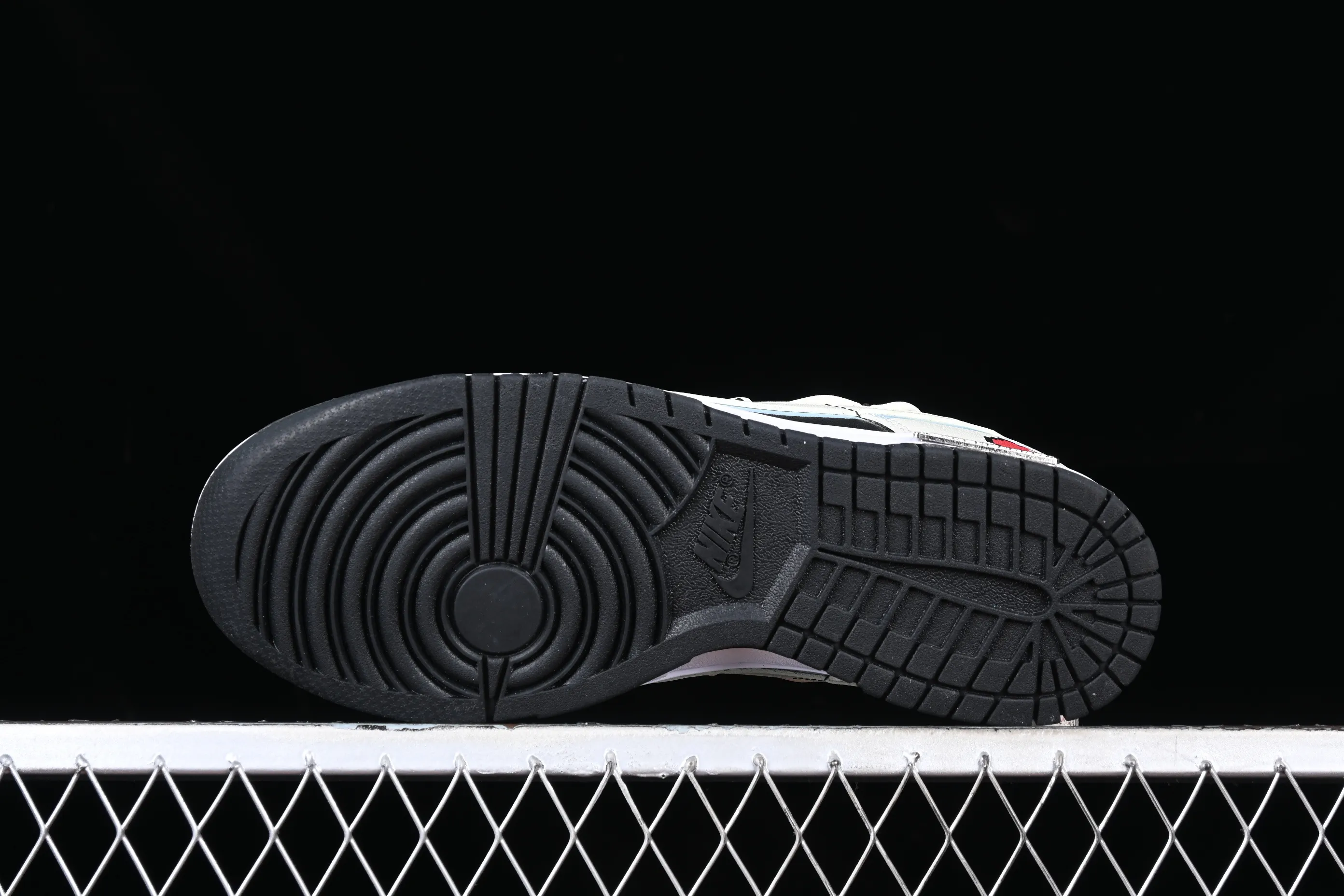 All Categories Nk SB Dunk Series Nk SB Dunk Low Low-top sneakers Customized large box Nk Dunk Low Panda Prank-Reverse Love SB strap low-top casual sneakers CW1590-100